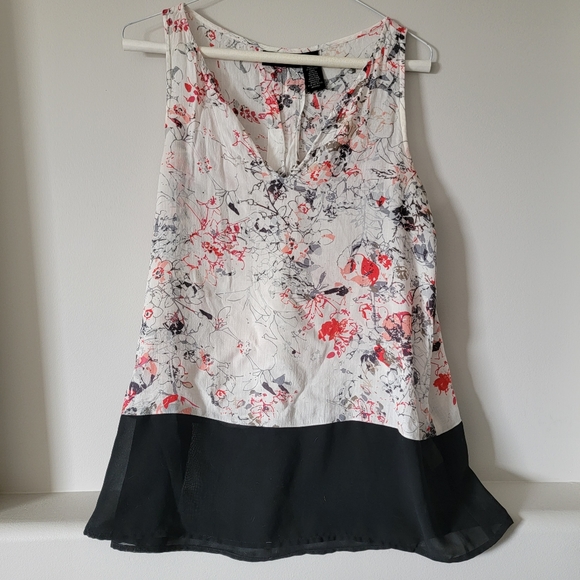 Perfect for spring! DKNY Jeans blouse. M. Floral print. - Picture 1 of 3